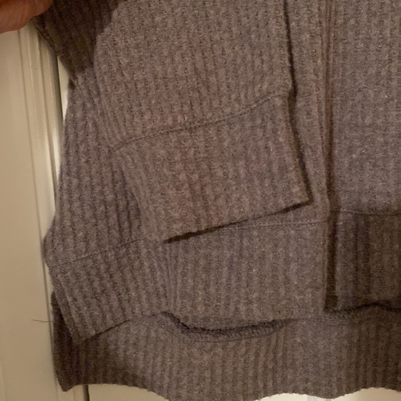 Super soft, purple-gray shirt. Long sleeve, side slit, 2XL Women’s lounge wear. - Picture 2 of 5